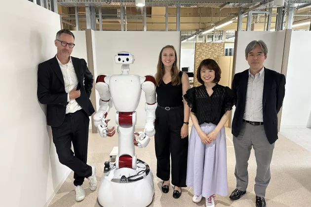 Photo of Stefan Larsson, a robot, Laetitia Tanqueray, Toshie Takahashi and Tetsuya Ogata